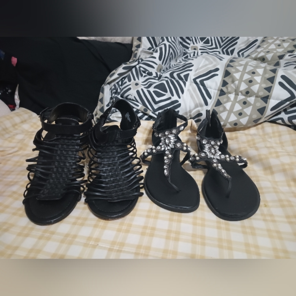 Torrid Black Sandals Sleek Flip-Flop Design